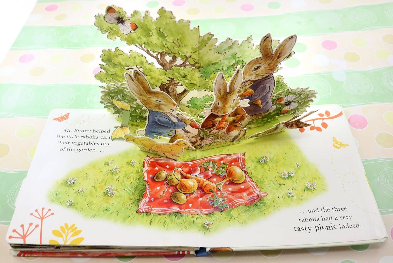 Peter's Picnic. A Pull and Play Book — Beatrix Potter (2)